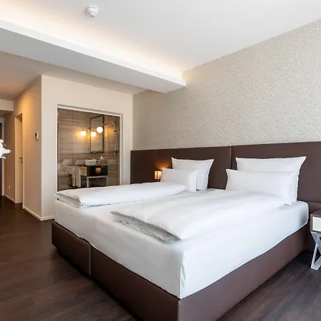 Trip Conference & וצלאר