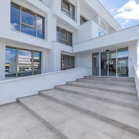 Trip Conference & וצלאר