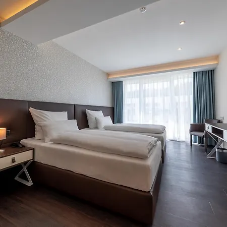 Trip Conference & מלון