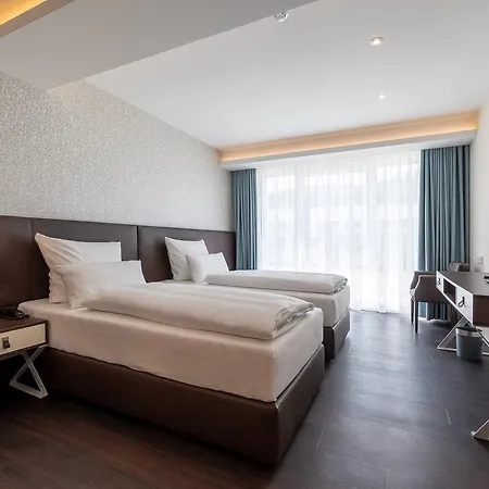 מלון Trip Conference & וצלאר