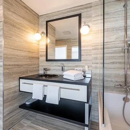 Trip Conference & וצלאר