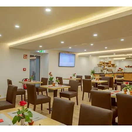 מלון Trip Conference & וצלאר